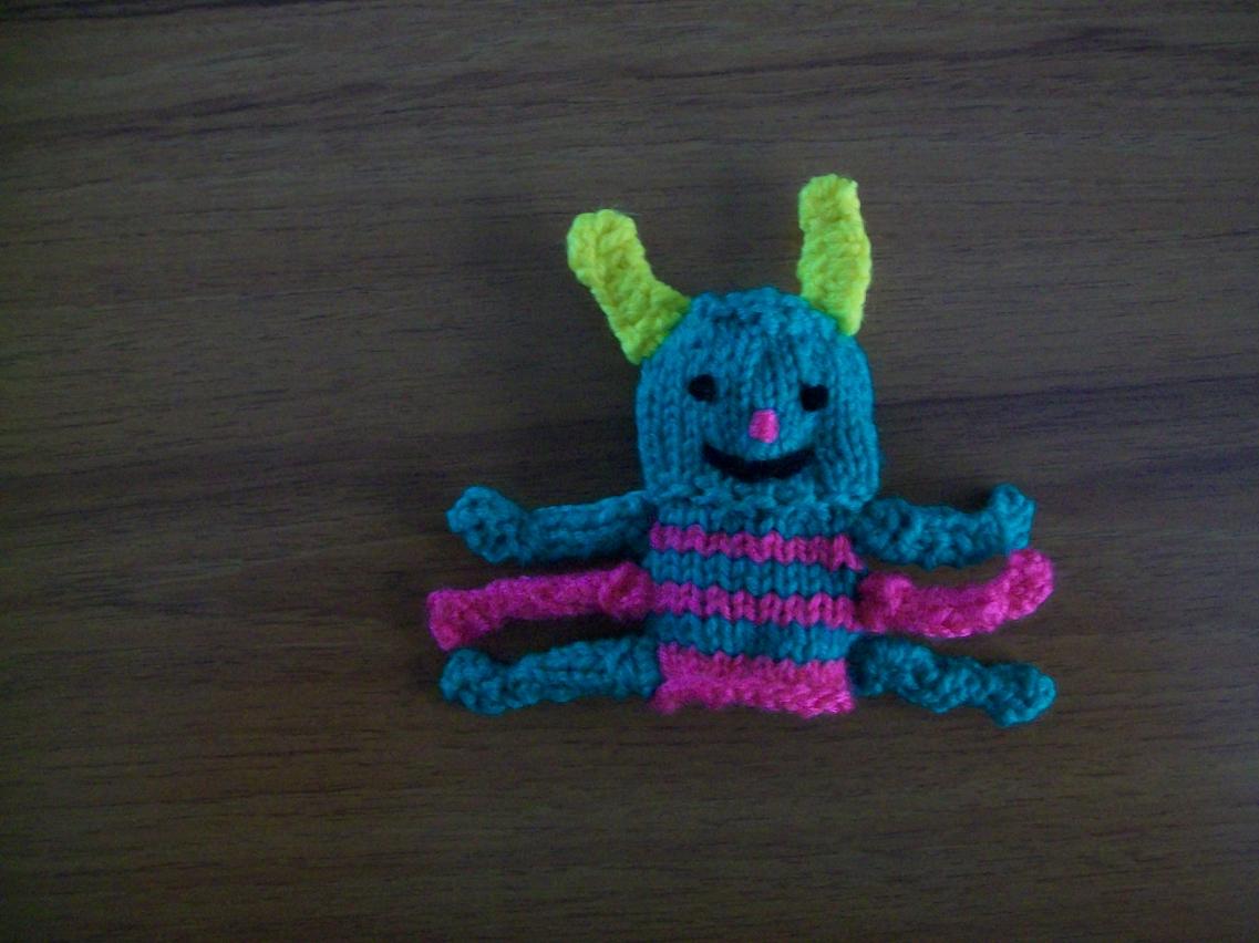 I woiuld like to introduce myself-6th-knitted-finger-puppet-jpg