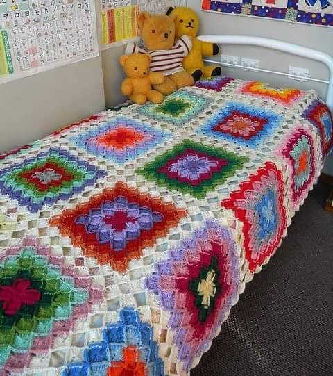 Crocheted Wool-Eater Blanket (Free Pattern)-11406884_1445660812419726_8093338718450824449_n-jpg
