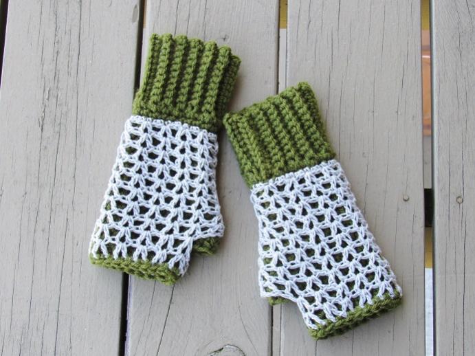 Lovely Fingerless Mittens Pattern-claire-mits-boots-196-jpg