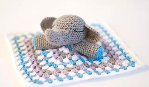 Elephant Snuggle Free Crochet Pattern (English)-elephant-snuggle-free-crochet-pattern-jpg