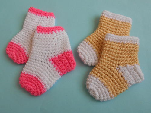 Two Color Baby Sock Free Crochet Pattern (English)-color-baby-sock-free-crochet-pattern-jpg