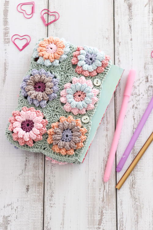 Flower Clutch Bag Free Crochet Pattern (English)-flower-clutch-bag-free-crochet-pattern-jpg
