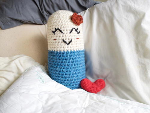 Happy Pill-O Free Crochet Pattern (English)-happy-pill-free-crochet-pattern-jpg