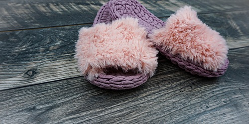 Ten Warm and Cozy Slippers-q6-jpg