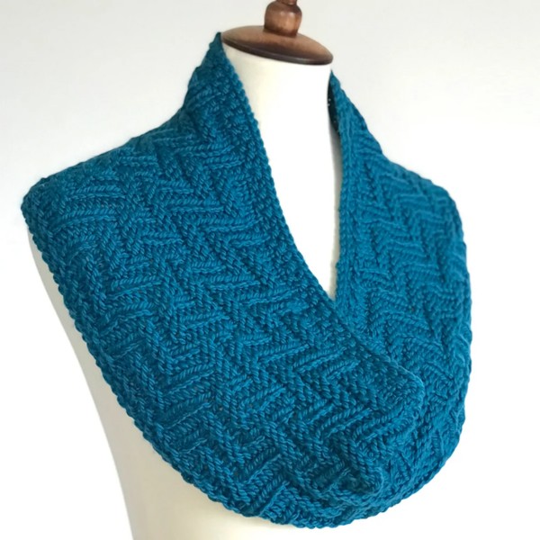 Scarf in Zig Zag Texture Pattern for Women, knit-f1-jpg