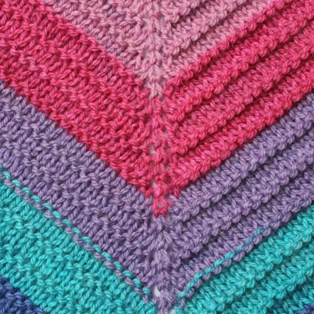 Shawl with Ridge Pattern, knit-d2-jpg