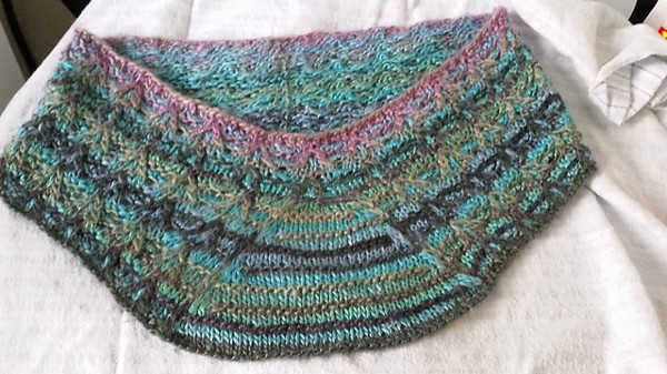 Tons of Triangles Cowl for Adults, knith-a2-jpg