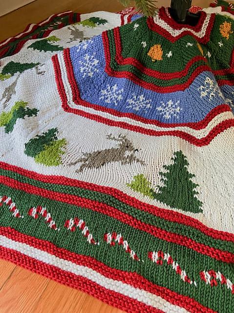 Reindeer Games Tree Skirt, knit-a3-jpg