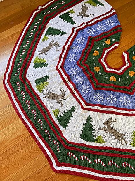 Reindeer Games Tree Skirt, knit-a4-jpg