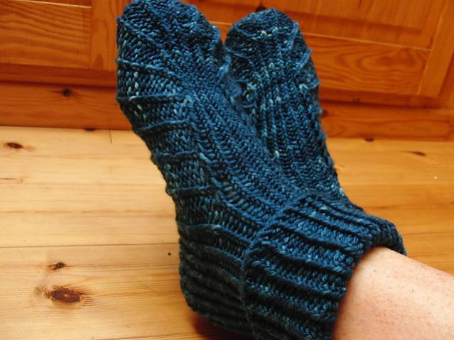 Bea's Slippers, S/M/L, knit-e1-jpg