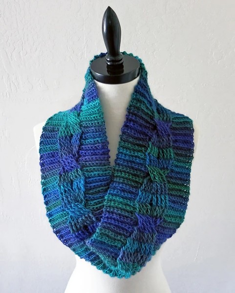 Midnight Cabled Cowl-q1-jpg