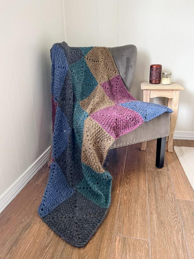 Modern Granny Square Blanket in Alpine Stitch-q1-jpg