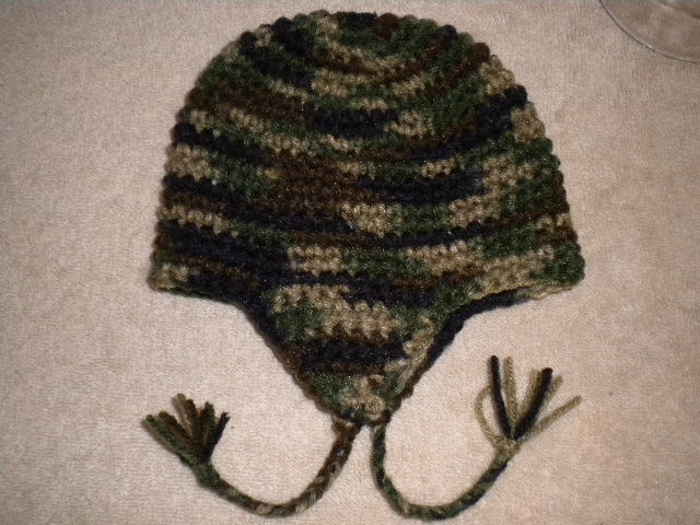 Crochet Camoflauge baby booties and beanies.-dscn0701-jpg
