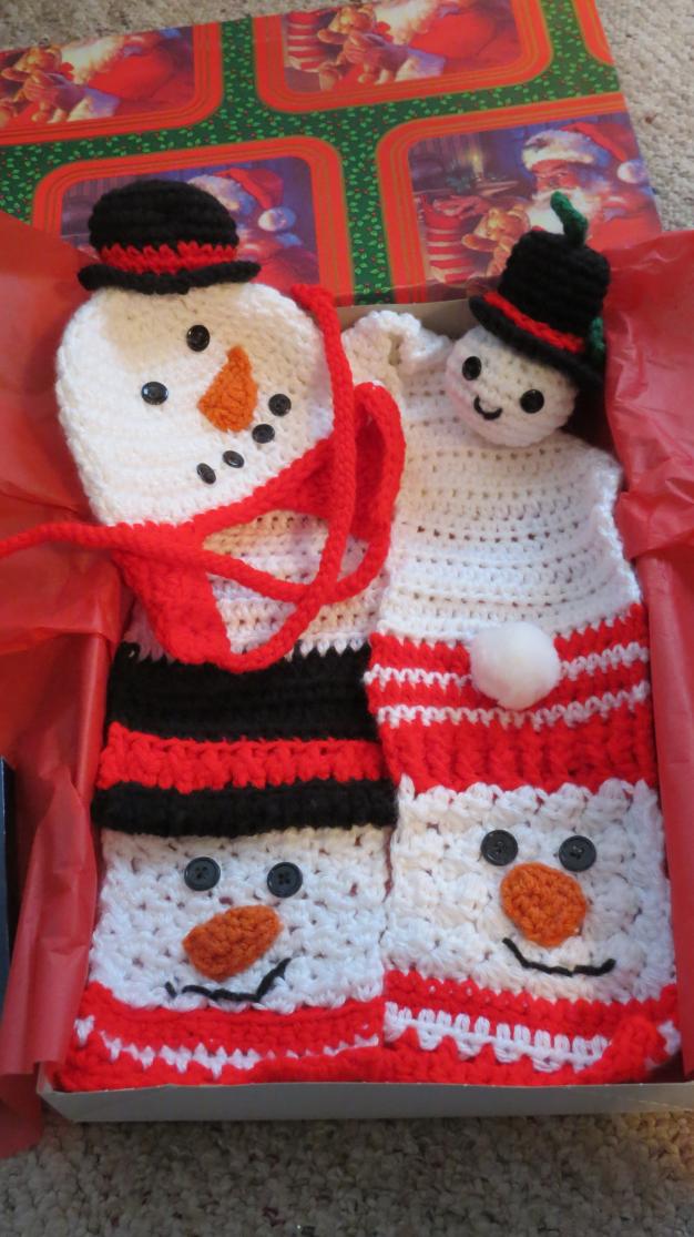 snowman scarf and hat and ornament-wine-bottle-gretchs-gift-wine-wine-bottle-gretchens-snowman-2013-11-jpg